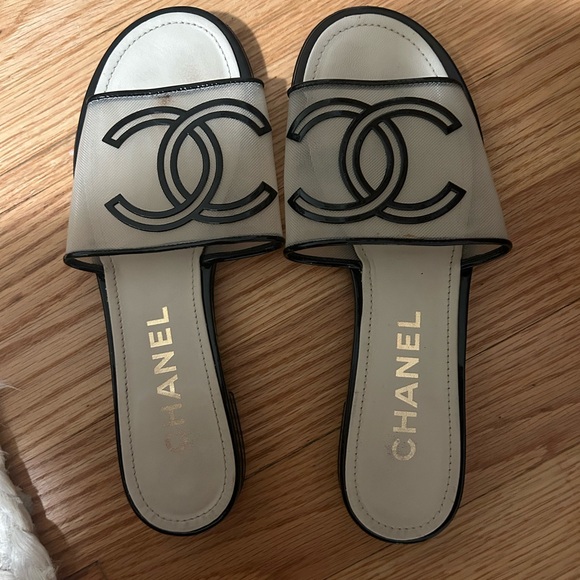 Chanel slides - Picture 5 of 8